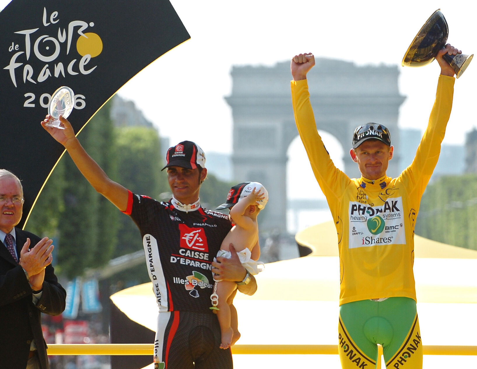 2006: Floyd Landis cruises to victory in Tour de France